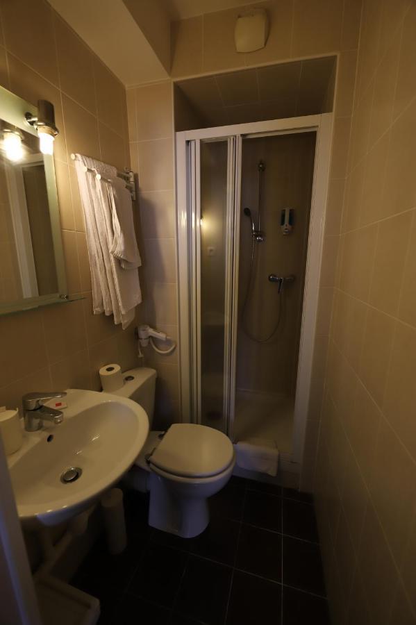 Hotel Du Roussillon Παρίσι Εξωτερικό φωτογραφία