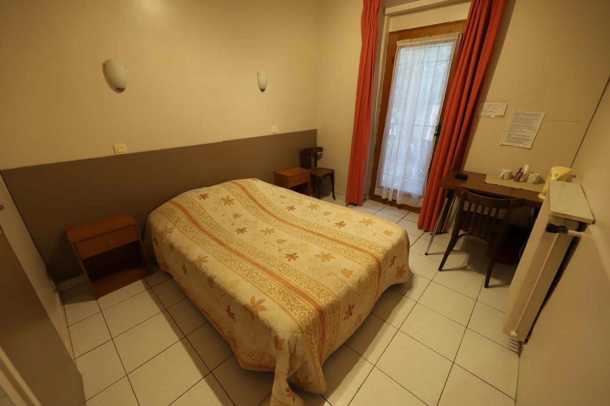 Hotel Du Roussillon Παρίσι Εξωτερικό φωτογραφία