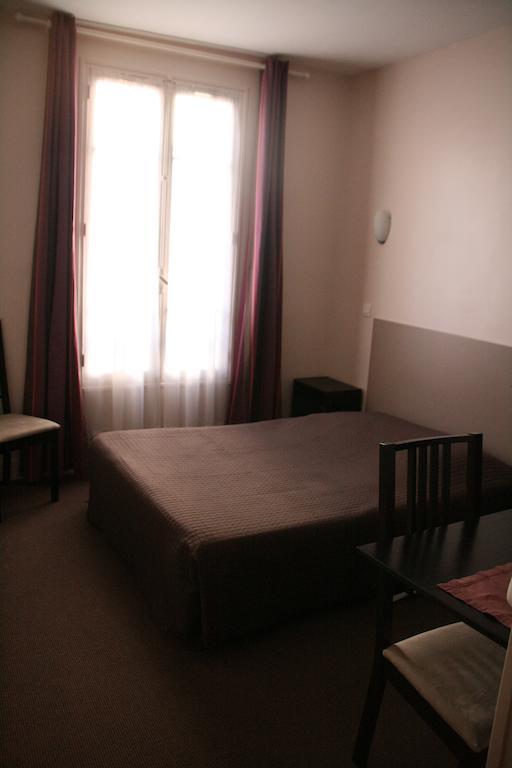 Hotel Du Roussillon Παρίσι Δωμάτιο φωτογραφία