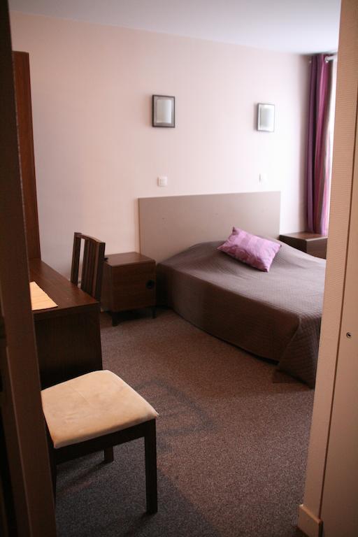 Hotel Du Roussillon Παρίσι Δωμάτιο φωτογραφία