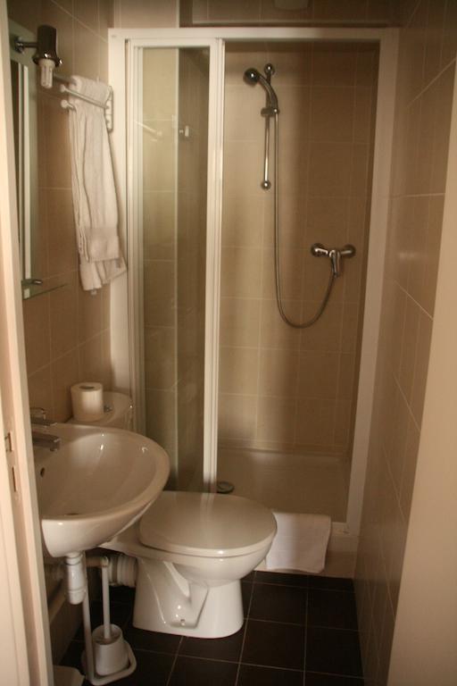 Hotel Du Roussillon Παρίσι Δωμάτιο φωτογραφία